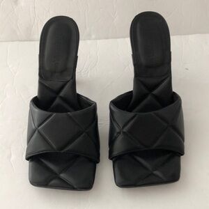 Wild Diva lounge Sandals Heels Black SZ 7 Like new!